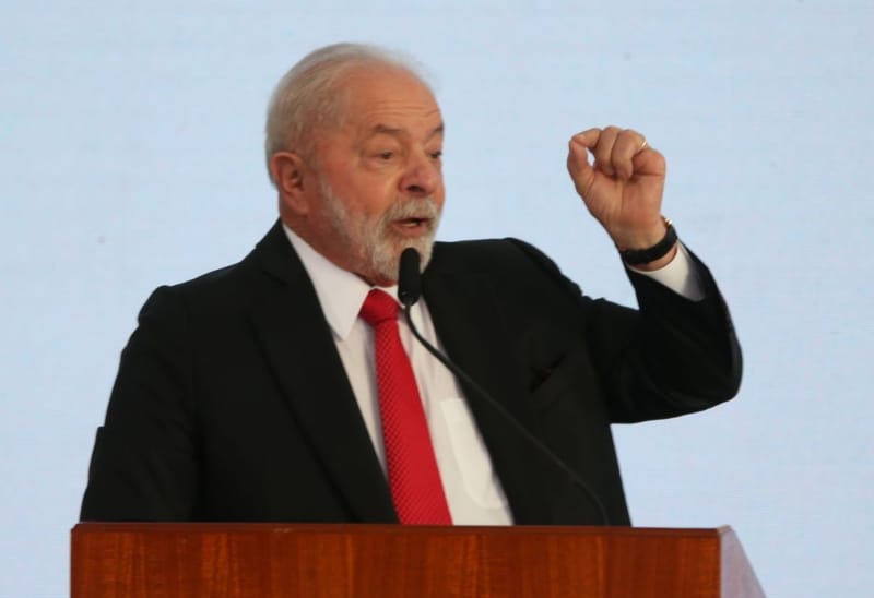 Lula recusa convite de Putin para ir a fórum econômico