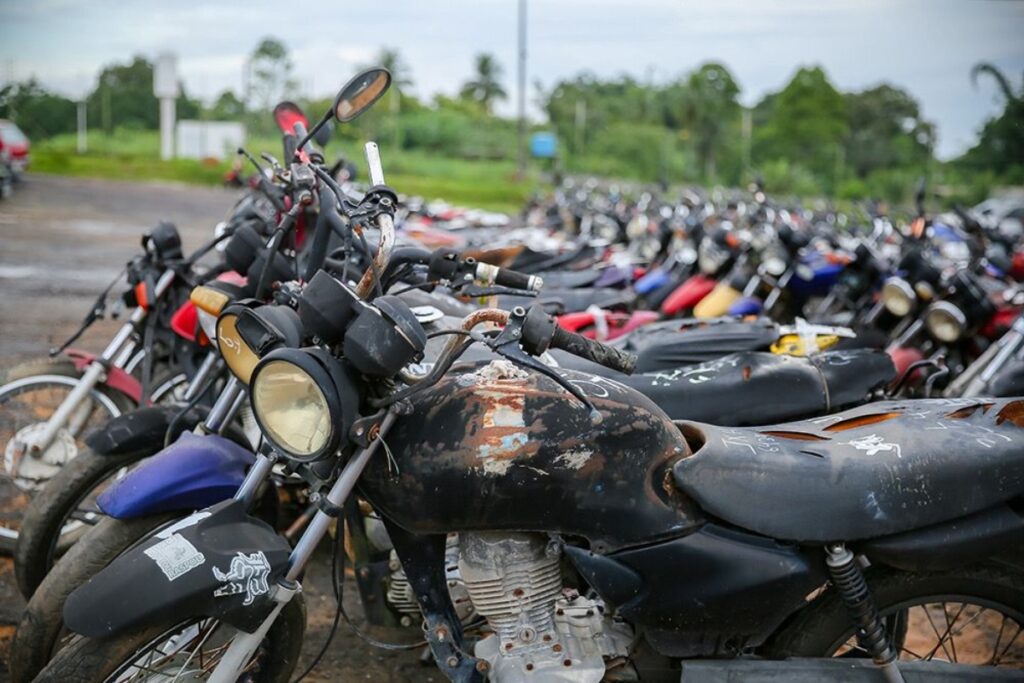 Detran AM abre período de visitação do segundo leilão de sucatas do ano