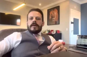 Advogado armamentista é atingido pela própria arma durante exame de ressonância magnética