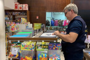 Procon-AM divulga informações a consumidores sobre lista de material escolar
