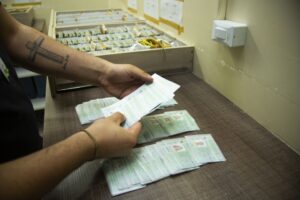 Detran-AM alerta para prazo de entrega de documentos da CNH Social