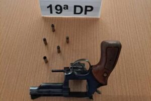 Jovem que levou tiro do patrão e ficou com bala alojada na coluna recebe alta