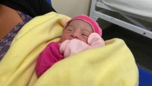 Primeiro bebê de 2023 nascido na rede estadual de saúde é uma menina
