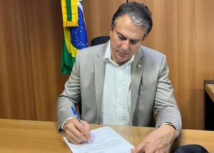 Ministro da Educação anuncia reajuste de quase 15% no piso salarial dos professores