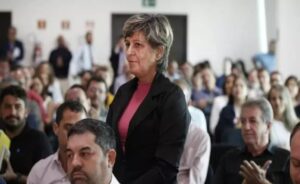 Prefeita bolsonarista cumpre promessa e renuncia após Lula tomar posse