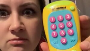 Brinquedo infantil é retirado do mercado por conter gravações de voz com conteúdo impróprio