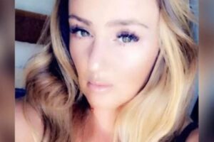Mulher morre dormindo após passar o dia vomitando. Entenda