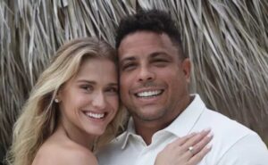 Ronaldo Fenômeno pede a namorada em casamento e está noivo pela quarta vez