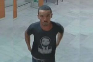 PF apreende celular e carro na casa de homem que quebrou relógio raro