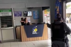 Vídeo: Funcionária é feita refém durante assalto em lotérica na zona Leste de Manaus