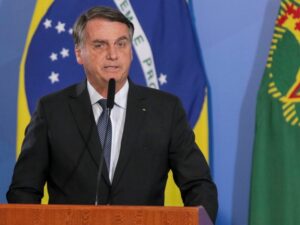 MPE pede condenação de Bolsonaro por reunião com embaixadores