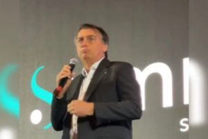 Bolsonaro chega à sede da PF para depor sobre atos golpistas de 8/1