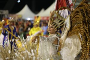 Desfile das escolas de samba começa nesta quinta-feira no sambódromo (16)