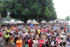 Confira a programação de blocos e bandas para este fim de semana