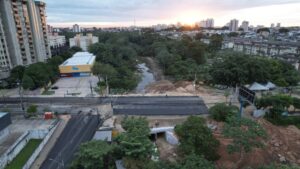 Recapeamento de trecho da avenida Djalma Batista é finalizado na madrugada desta sexta-feira (24)