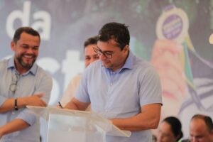 Em São Sebastião do Uatumã, Wilson Lima assina ordem de serviço para construção da primeira Escola da Floresta