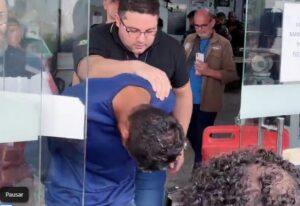Sequestradores tiraram R$8 mil em PIX de vítima sequestrada em shopping de Manaus