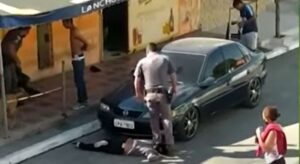Justiça condena PM que pisou em pescoço de mulher durante abordagem na zona sul de SP