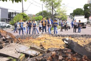 David Almeida garante 100 homens por 24 horas em obra de drenagem na Djalma Batista