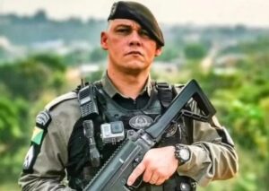 Sargento que ficou conhecido por formar trisal no AC é expulso da PM após atirar em jovem