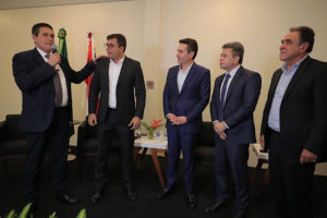 Em encontro com ministro das Cidades, Wilson Lima diz que política de habitação deve contemplar serviços públicos