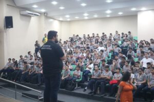 Departamento de Prevenção à violência realiza palestra socioeducativa em escola pública de Manaus
