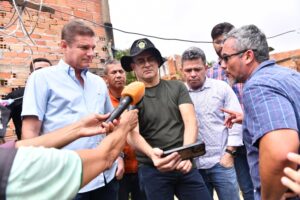 Prefeitura de Manaus realiza notificação e interdição para imóveis em situação de risco no Jorge Teixeira