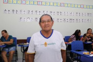 ‘Aos 70 anos, peguei um lápis para escrever’, relata idosa alfabetizada por meio da FUnATI