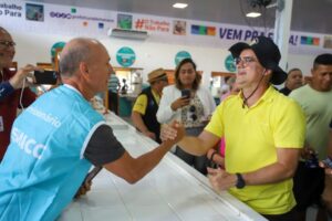 David Almeida entrega a nova feira do Japiim