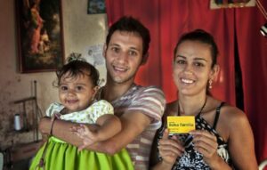 Bolsa Família paga valor extra a partir desta segunda (19); benefício é o maior da história