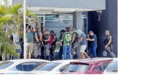 Justiça aceita denúncia do MP contra 16 PMs envolvidos em chacina no AM-010