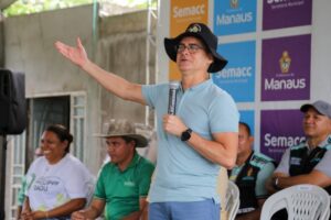 Prefeito entrega kits de insumos para 200 famílias de produtores rurais beneficiadas pelo programa ‘Manaus + Agro’