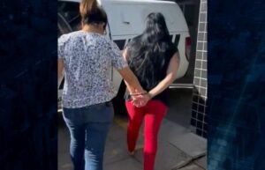 Mulher que não podia ter filhos é presa por estuprar adolescente de 13 anos com o marido