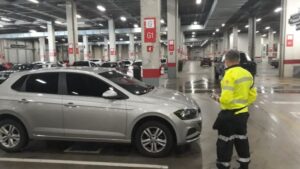 Fiscalização em shoppings de Manaus garante o uso correto de vagas para idosos e pessoas com deficiência