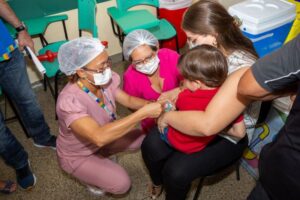 Prefeitura de Manaus começa a ofertar a vacina contra a influenza para grupos prioritários