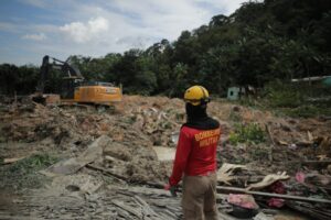 Governo do Amazonas intensifica apoio às famílias do Jorge Teixeira após desabamento de terra