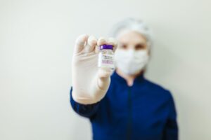 Anvisa suspende autorização de uso de medicamento contra covid-19