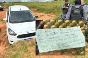 Homem é achado morto dentro de carro com bilhete: “Abusador de menor”