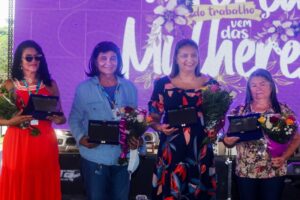 Prefeitura de Manaus homenageia mulheres com mais de 40 anos de serviço público