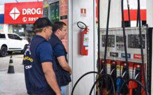 Procon realiza blitze em postos de combustíveis em Manaus e no interior