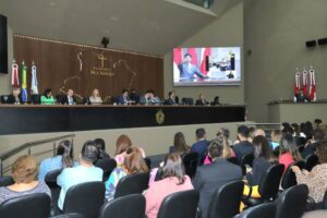 Presidente do TCE-AM participa de homenagem aos 33 anos da Defensoria Pública