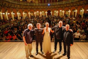 Teatro Amazonas recebe pré-estreia de “Rio do Desejo”, filme gravado na Amazônia