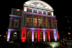Teatro Amazonas recebe show gratuito com músicos americanos, artistas brasileiros, indígenas e compositoras indicadas ao Grammy