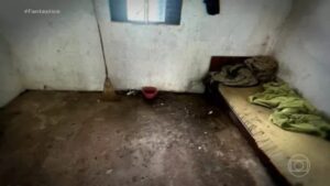 Homem é resgatado após 40 anos de trabalho escravo em MG e se emociona com documento