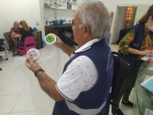 Prefeitura de Manaus alerta população sobre decisão da Anvisa de permitir volta parcial de pomadas capilares ao mercado
