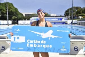 Nadadora amazonense embarca para a Copa Norte de Natação, no Maranhão
