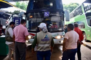 Fiscais da Arsepam retém ônibus com destino a Itacoatiara por apresentar irregularidades de segurança