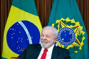 Lula é aprovado por 37% e reprovado por 27% dos brasileiros, aponta Datafolha