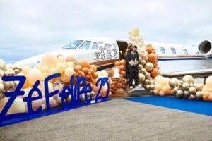 Whindersson Nunes brinca sobre avião de Zé Felipe: “Uma lembrancinha”