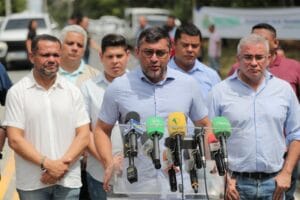 Wilson Lima entrega Ramal das Flores pavimentado e melhora escoamento da produção
